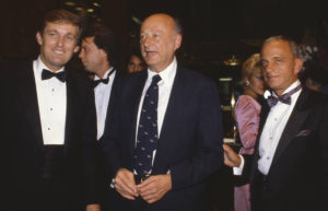Trump, su padre junto al abogado Ray Cohn